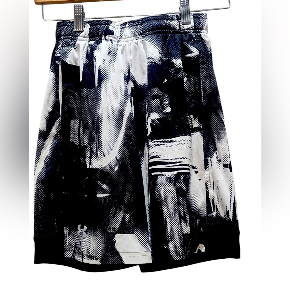 Under Armour Boys Loose Fit Printed Basketball Shorts